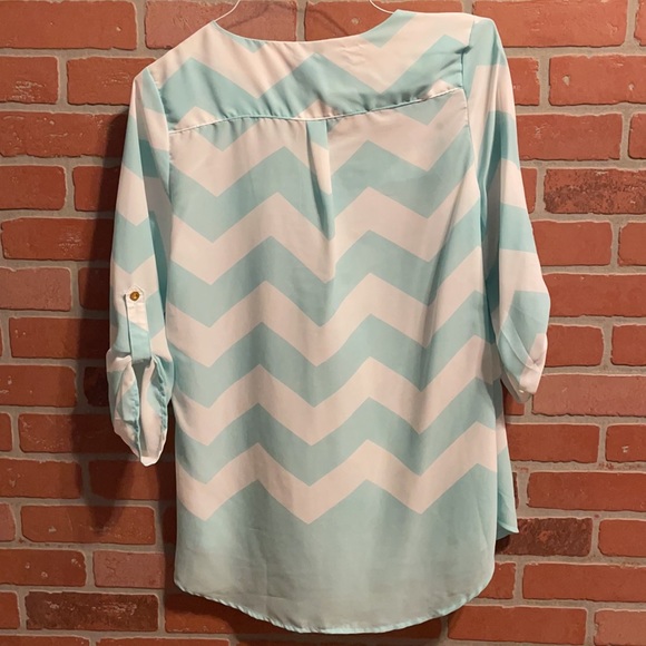 Rue21 Chevron top - Picture 2 of 2